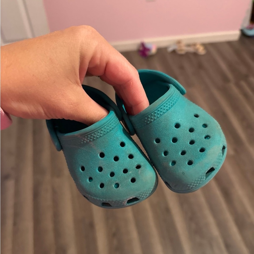 Crocs teal toddler size 4